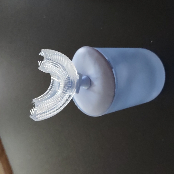 U-Shaped Toothbrush - Picture 2 of 3